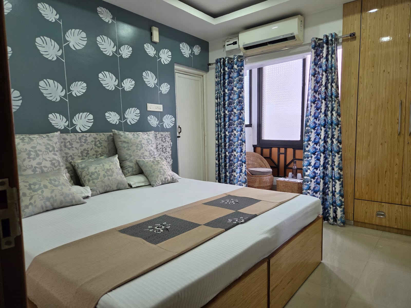 W1 – The Grey Room bedroom