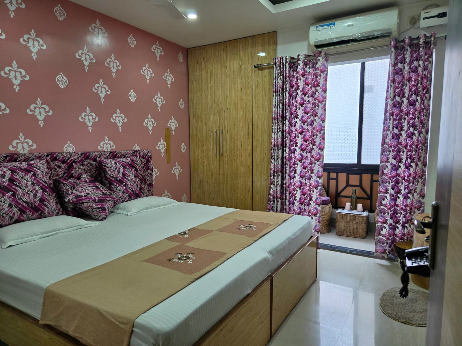 W2 – The Pink Room bedroom